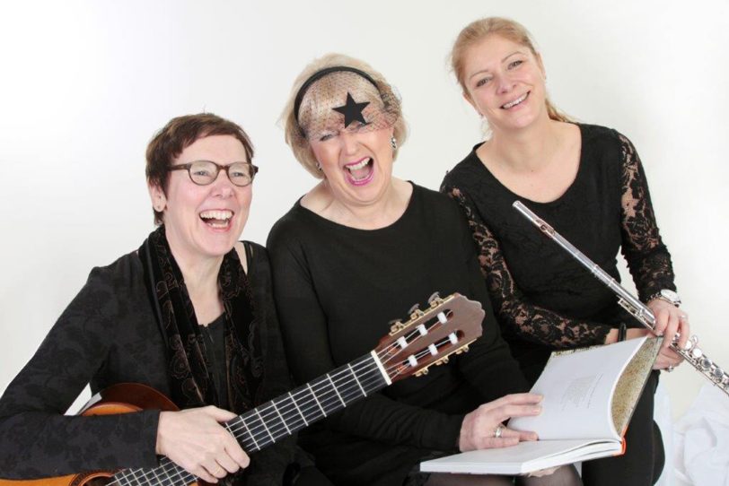 Die Künstlerinnen Musik und Poesie: Antje Simon (klassische Gitarre), Elisabeth Dieckhöfer und Kristin Seifert (Querflöte).