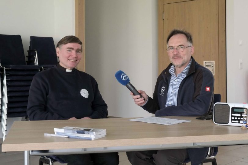 Pfarrer Thomas Horsch und Radio Horeb Redakteur Rüdiger Enders.