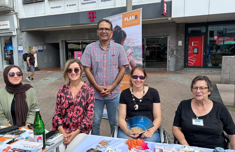 Auch sie präsentieren ihr Angebot und wollen Frauen helfen (v.l.): Firdeves Köklüoglu, Saranaea Bajaziti, Ali Mohammad (alle Plan B) , Melanie Kampa (Büro Gleichstellung und Vielfalt) und Brigitte Grüning (Weißer Ring).