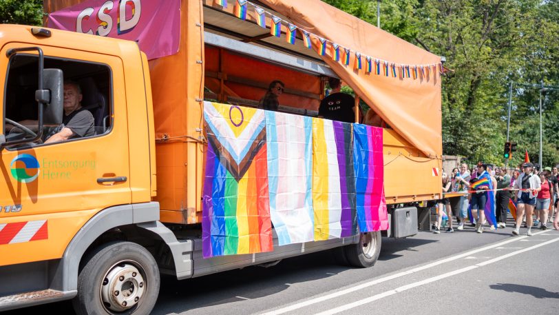 Ein Lkw von Entsorgung Herne war mit dabei und diente zur musikalischen Unterstützung.