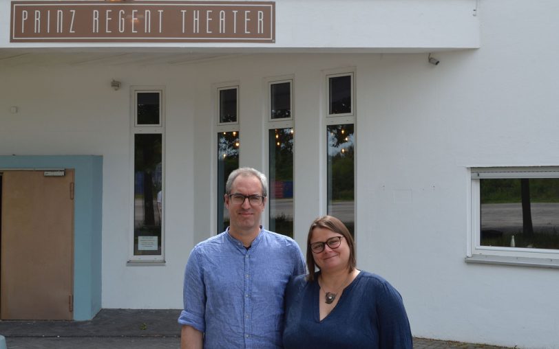 Hans Dreher (li.), Bochumer Theatermacher seit 2005, und Anne Rockenfeller stehen vor ihrer siebten und letzten Spielzeit am Prinz Regent Theater Bochum.