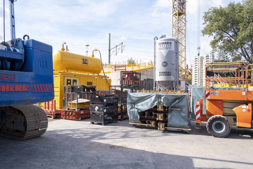 Start für den Tunnelvortrieb im Autobahnkreuz in Herne (NW), am Montag (13.09.2021). Der rund 60 Meter lange Tunnel ist Bestandteil der künftigen Abbiegespur von der A43 aus Wuppertal kommend auf die A42 in Fahrtrichtung Duisburg.