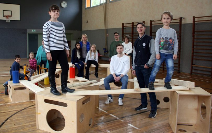Schüler in der Bewegungsbaustelle in der Grundschule an der Ohmstraße.