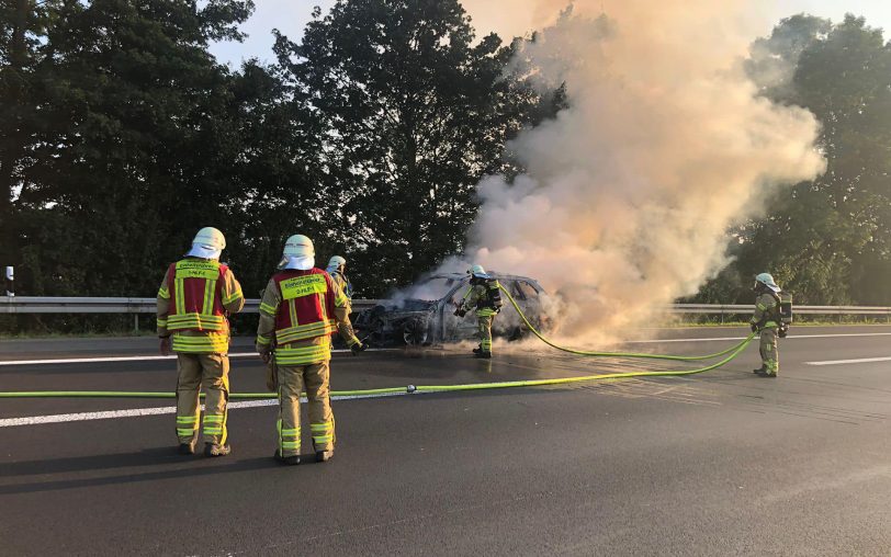 Ein Auto brannte auf der A42 zwischen Herne-Börnig und Castrop-Rauxel-Bladenhorst vollständig aus - die Insassen blieben unverletzt.
