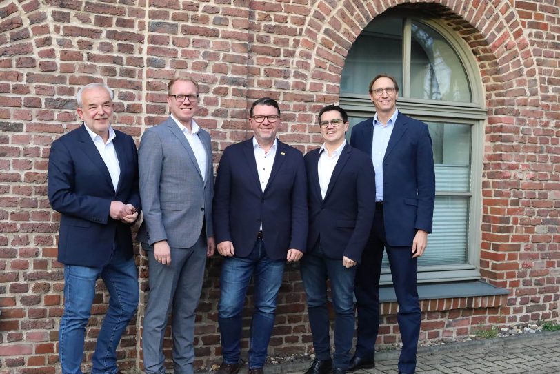 Tauschten sich aus (v.l.): Martin Balsliemke (Recht und Compliance, NWB Verlag), Hendrik Bollmann MdB, Mark Liedtke (Geschäftsführer, NWB Verlag), Alexander Vogt MdL und Dr. Ludger Kleyboldt (Geschäftsführer, NWB Verlag).