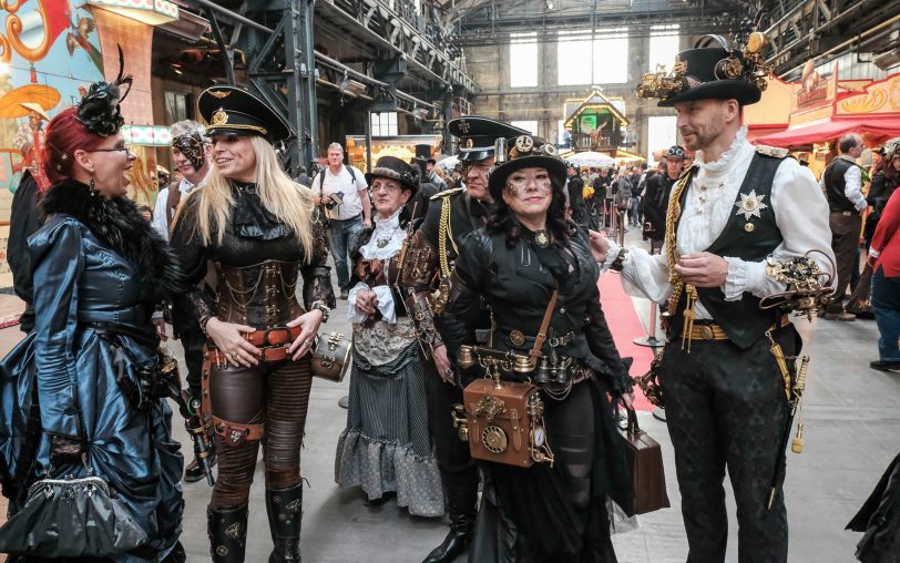 Steampunker in der Jahrhunderthalle.