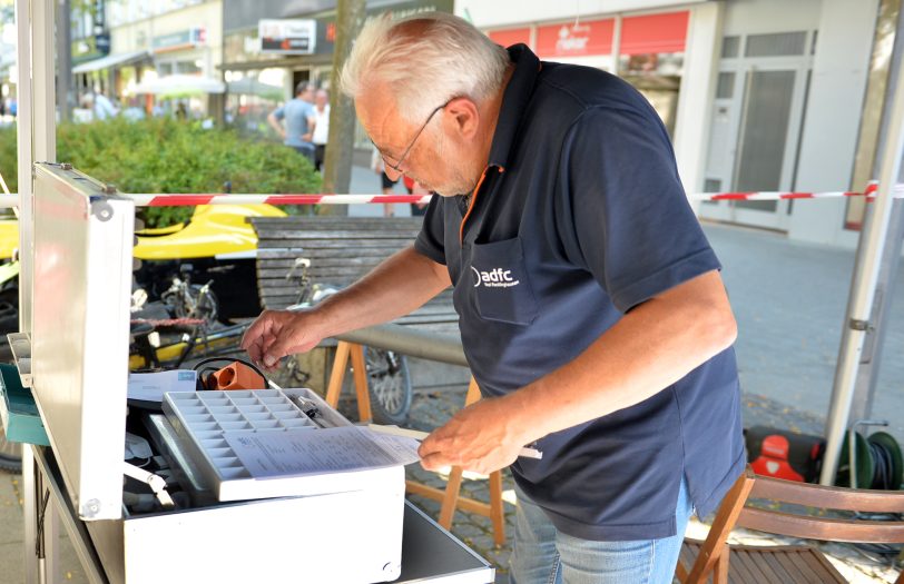 Fahrrad-Codier-Aktion des ADFC auf der Bahnhofstraße. im Bild: Frank Ottmüller.