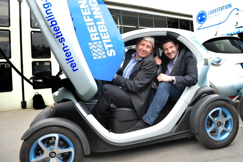 v.l. Christian und Alexander: mehr Stiebling als Elektroauto Twizy