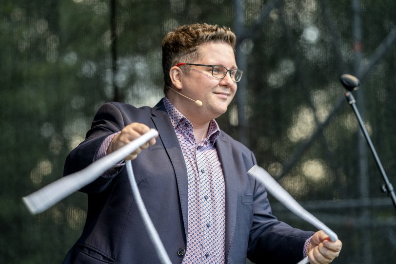 NachtSchnittchen beim Sommer Open-Air im Südpool an der Bergrstraße in Herne (NW), am Samstag (18.07.2020). Im Bild: Zauberer und Comedian Erasmus Stein.