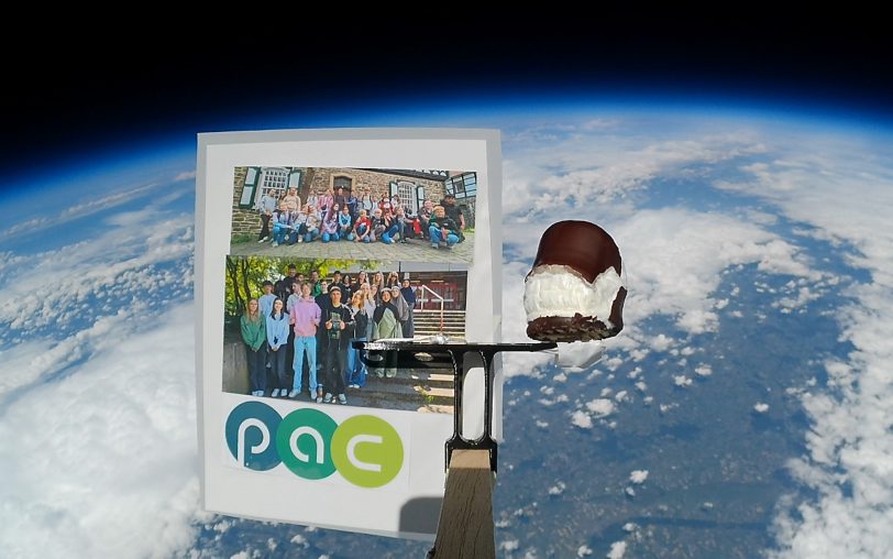 Der Blick aus 33 Kilometer Höhe: Schüler der Realschule Sodingen schicken einen Wetterballon in die Stratosphäre. Das Ballongas steuerte die Firma