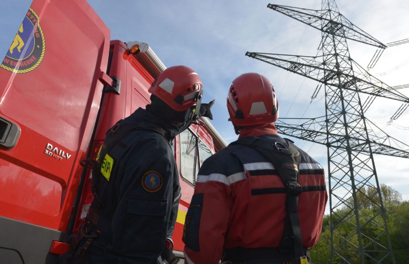 Höhenretter der Feuerwehr absolvieren Grundausbildung.