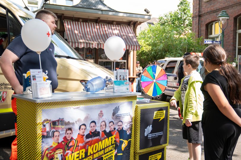 Das Kinderfest am Heimatmuseum Unser Fritz am Sonntag (2.7.2023) stand unter dem Motto "Keine Gewalt gegen Einsatzkräfte". Mit dabei waren unter anderem THW, DLRG, das DRK, Polizei, Feuerwehr sowie die Red und Blue Knights.