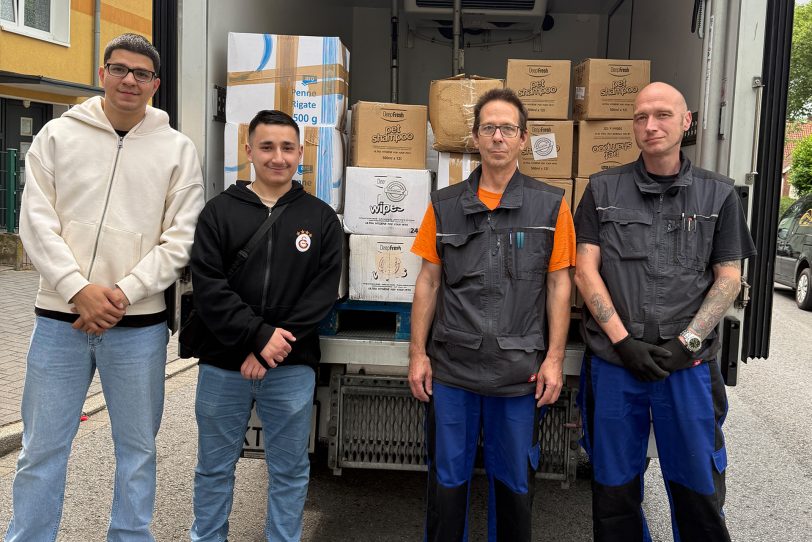 Die Muslimische Jugend Röhlinghausen war wieder aktiv und übergab Sachspenden an die Tafenl: Wattenscheid und Tiertafel RheinErft.