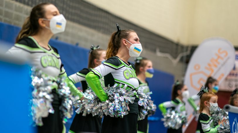 Die Cheerleader vom BTC setzten mit ihren Masken Zeichen für die Ukraine.
