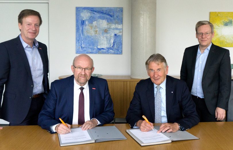v.l. HGF Carsten Harder, HWK-Präsident Berthold Schröder, HS-Präsident Prof. Dr. Jürgen Bock und Prof. Dr. Marcus Schröter.