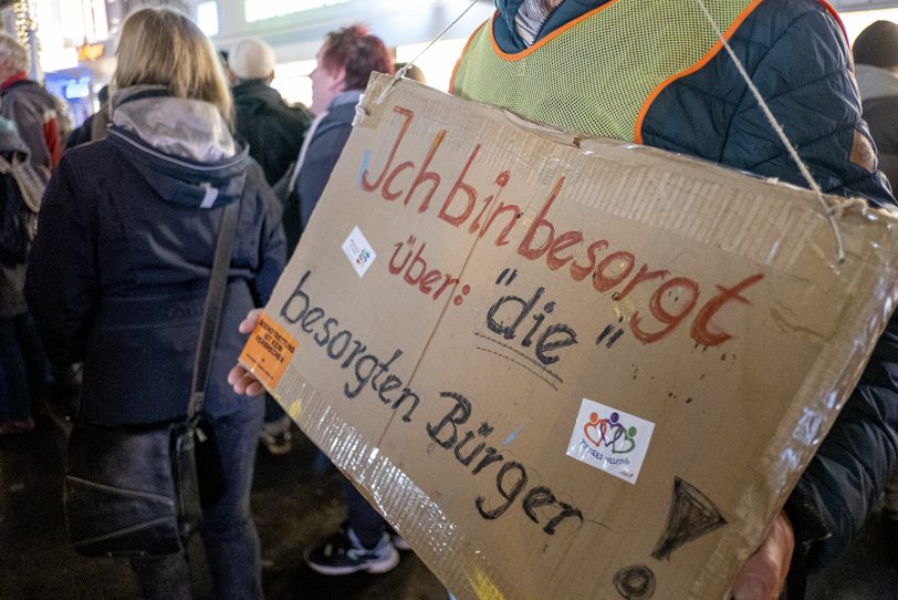 Manchmal genügt ein Pappschild.