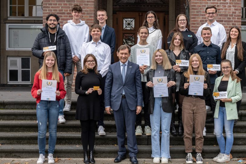 8 Mitglieder des Kinder- und Jugendparlaments (KiJuPa) der Stadt Herne wurden für ihr Engagement geehrt.