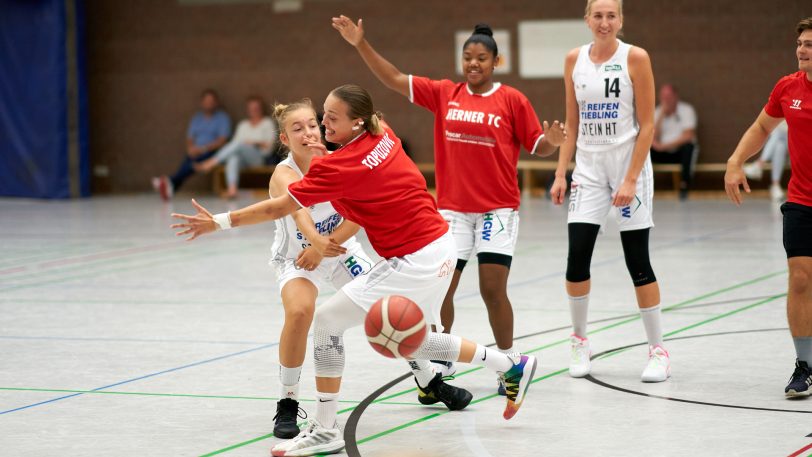 HTC Basketballerinnen spielen gegen die HEV Miners ein lockeres Basketballspiel am Mittwoch (8.9.2021). Die Basketballerinnen gewannen 39:33.