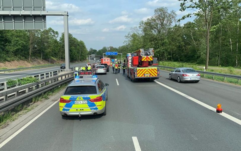 Eine Frau und zwei Männer verletzten sich leicht bei einem Unfall auf der A42. Der Rettungsdienst lieferte sie in Gelsenkirchener Krankenhäuser ein.