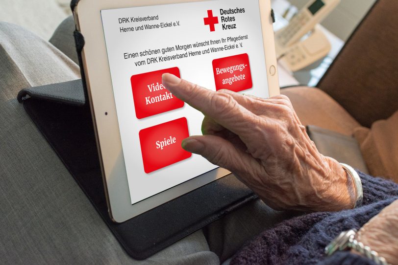 DRK will die Digitalisierung in der Tagespflege stärken und so einer eventuellen Vereinsamung vorbeugen.