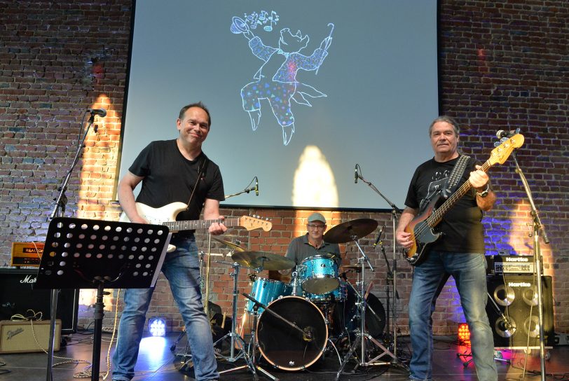 Der Schweinemai wird 80 - Videoaufnahmen zum Jubiläum. im Bild: &amp;amp;amp;amp;amp;amp;amp;amp;amp;amp;amp;amp;#039;Guntram Leuchtkäfer Band&amp;amp;amp;amp;amp;amp;amp;amp;amp;amp;amp;amp;#039;: Jochen Bauer Gitarre und Gesang, Ernst Kammann Bass, Stefan Stigge Schlagzeug.