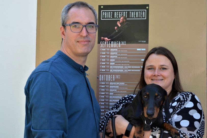 Prinz-Regent-Leitungsduo verlängert: Auf den Hund gekommen: Hans Dreher und Anne Rockenfeller mit Dackel Valli.