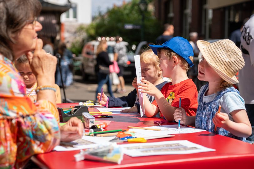 Für Kinder gab es nicht nur Autos und Motorräder zum Bestaunen, sie konnten auch nach Herzenslust malen.