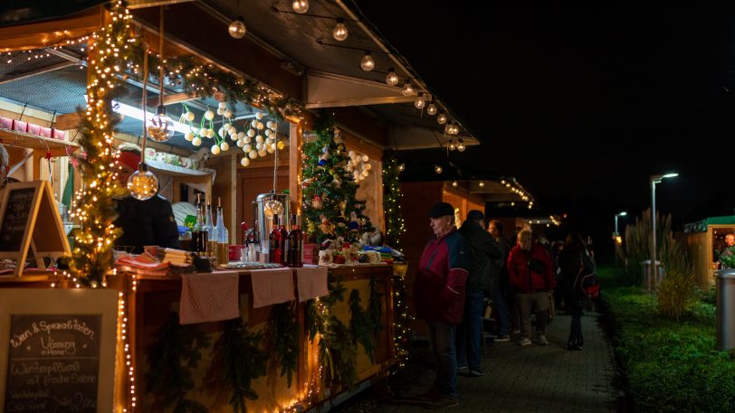 Wewole Adventsmarkt 2022. An zwei Tagen lockt der Wewole Adventsmarkt in die Gärtnerei an der Nordstraße. Hier Eindrücke am Abend.