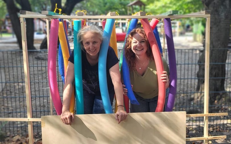 Freuen sich über das erschaffene Projekt: (v.li.) Stefanie Schefer und Sabrina Skubowius, die Architektinnen der Waschstraße.