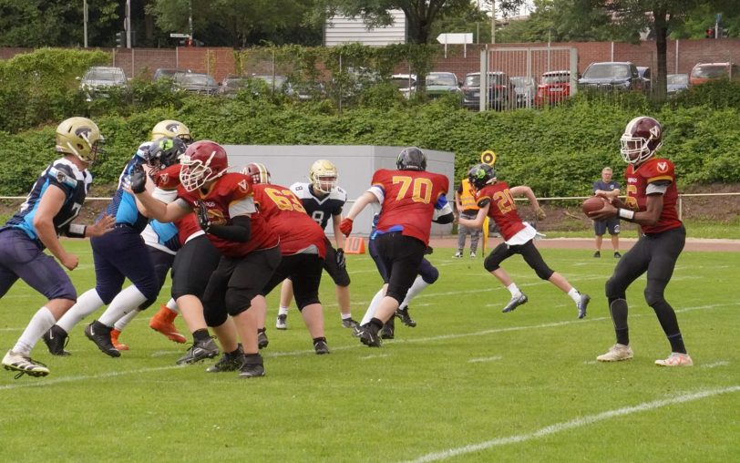 Die Black Skulls U16 (Spielgemeinschaft Black Barons/ Duisburg Vikings) gewann gegen Schiefbahn mit 50:20.