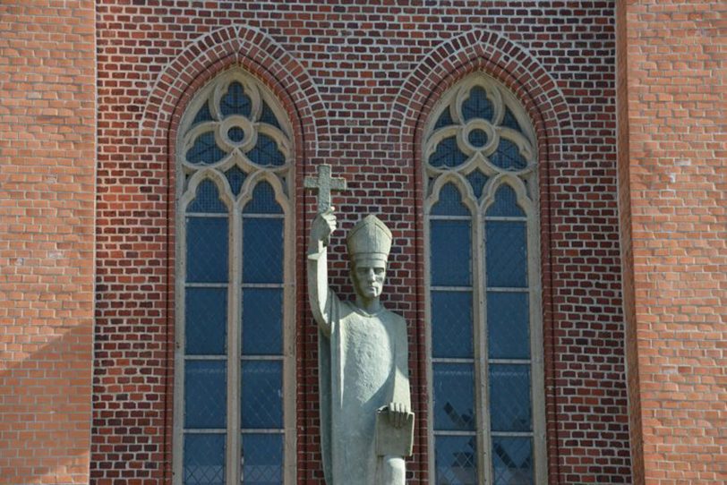 Staute an der St. Bonifatiuskirche der Pfarrei St. Dionysius.