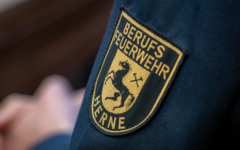 Die Feuerwehr Herne rückte zu einem Brand an der Bachstraße aus, dort wurde eine Person kurze Zeit vermisst.