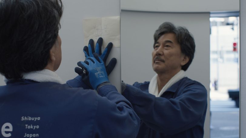 Hirayama (Koji Yakusho) ist zufrieden mit seinem bescheidenen Leben als allseits geachteter Toilettenreiniger.