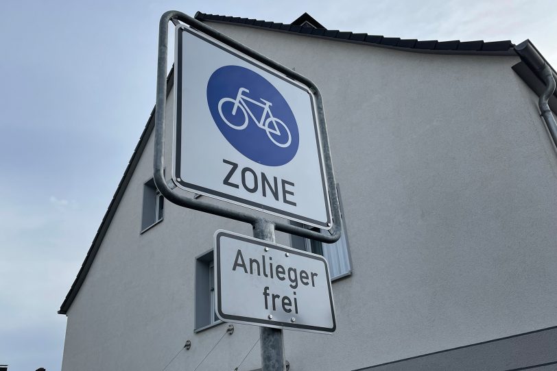 Die erste Fahrradzone wurde an der Ecke Königstraße/ Rosenring in Eickel eröffnet.