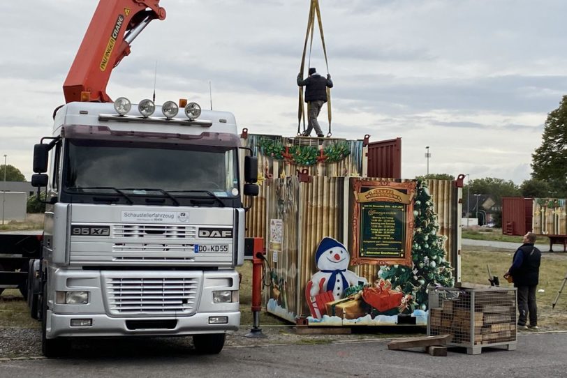 Es wird langsam: Der Aufbau für den Weihnachtszauber 2021 - auch ohne Netz und doppelten Boden. 2020 wurde der Cranger Weihnachtszauber ebenfalls bereits aufgebaut, durfte dann aber doch nicht stattfinden.