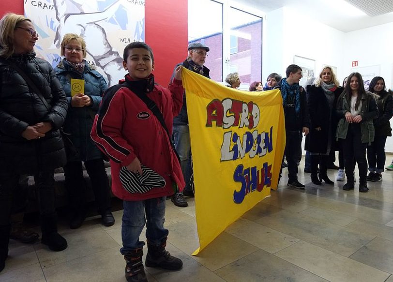 Schüler, Eltern und Lehrer protestierten gegen die geplante Schließung der Astrid-Lindgren-Schule.