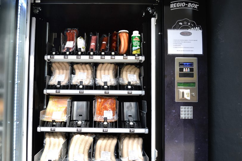 Die Metzgerei Schmidt in Holsterhausen bietet seit Juni 2020 viele frische Waren in ihrem 24/7 Automaten an.