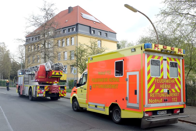 Brandeinsatz der Feuerweher Herne in der Vellwigschule in Börnig.
