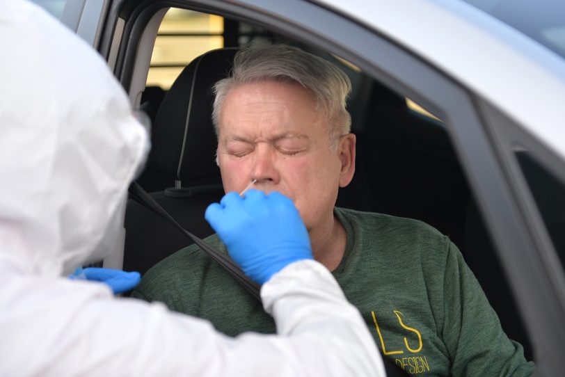 Mit dem Auto vorfahren, sitzen bleiben und testen lassen.