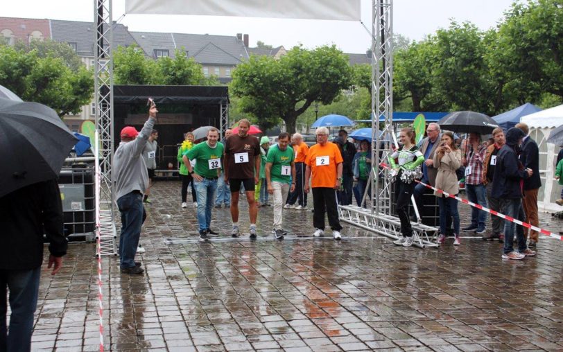 Beim Treppenhauslauf vor dem herner Rathaus