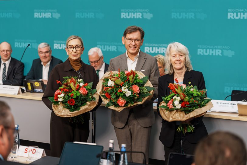 Das Ruhrparlament hat Dr. Frank Dudda (SPD) erneut zum Vorsitzenden der RVR-Verbandsversammlung gewählt. Erste Stellvertreterin: Barbara Rörig (CDU) Essen, zweite Stellvertreterin: Ingrid Reuter (Die Grünen) Dortmund gewählt.