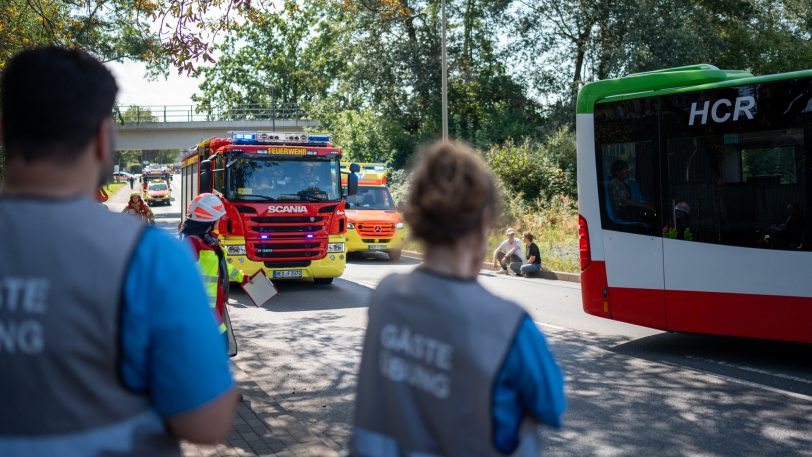 Die Feuerwehr Herne übte mit verschiedenen Organisationen sowie Medizinstudenten des Marien Hospital Herne den Ernstfall. Simuliert wurden eine Explosion am Steag-Kraftwerk sowie zwei Verkehrsunfälle mit zahlreichen "Verletzten".