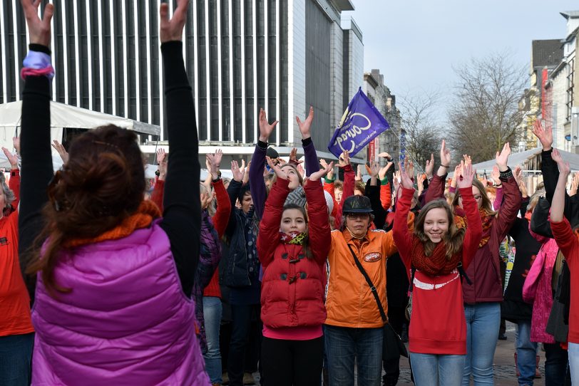 One Billlion Rising auf dem Robert-Brauner-Platz.