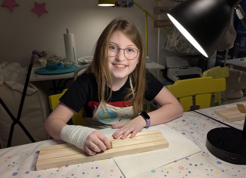 Die Holzständer der Krippe bekommen den letzten Schliff.
In der Mondwerkstatt von Wanne-Eickel fand im Dezember ein Konspirativer Krippen-Workshop unter der Anleitung von Inka Klein-Heidicker statt.