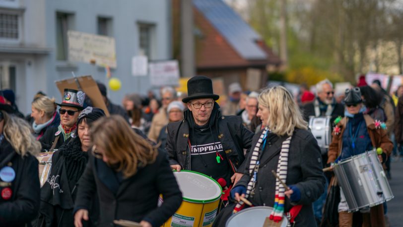 Erneute Impfgegner/Schwurbler-Demo auf dem Cranger Kirmesplatz und Demozug durch die Wanner City am Sonntag (3.4.2022).