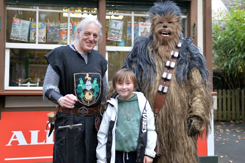 Mondritter Horst Schröder und der Happy Wookie. Noah sah die beiden zufällig und freut sich schon auf das galaktische Fest.