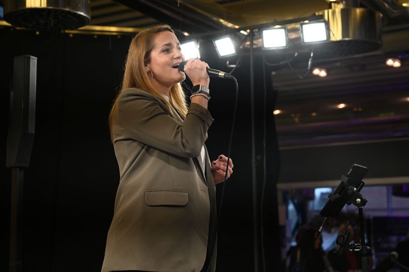 Hochzeits- und Eventsängerin Christina Weber aus Bochum präsentierte zwei Songs.