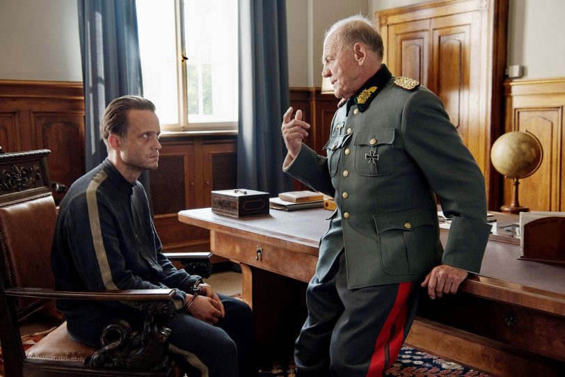 Franz Jägerstätter (August Diehl) und Richter Lueben (Bruno Ganz).