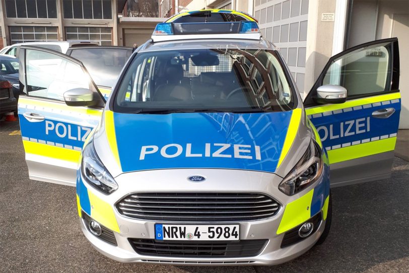 Der neuen Streifenwagen ist im Straßenverkehr sehr auffällig.