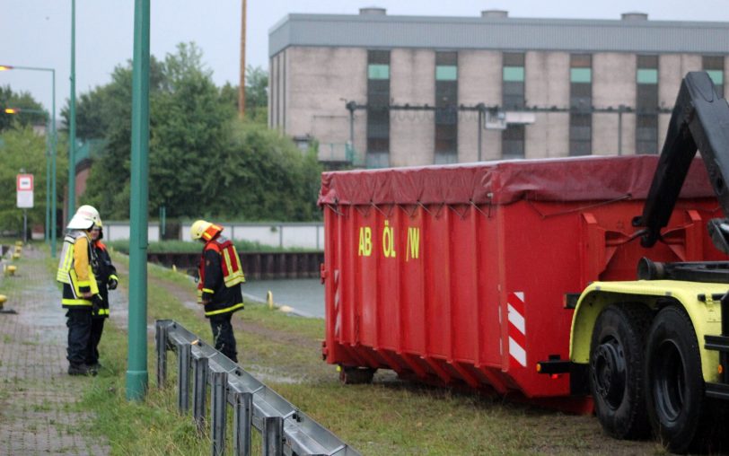 Der Feuerwehr-Einsatz im Hafen am Mittwoch (19.6.2017).